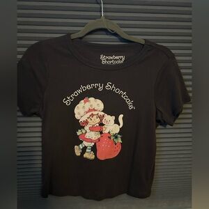 Gray medium strawberry shortcake shirt